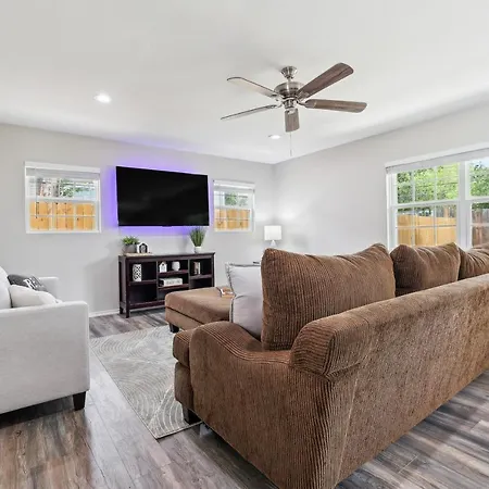 Spacious San Antonio Retreat With Private Patio!